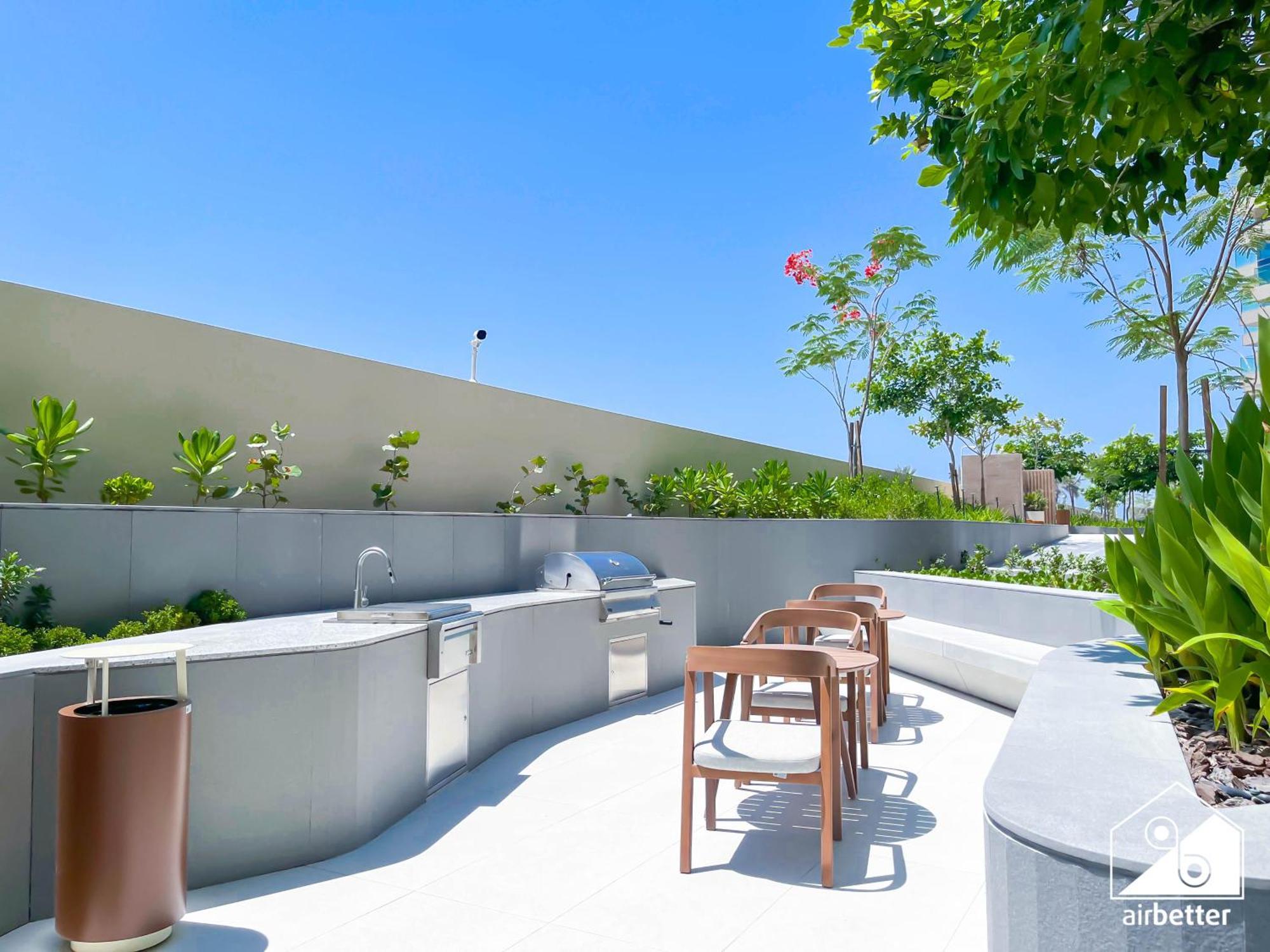 Seafront Serenity Palm Escape With Pool Access *