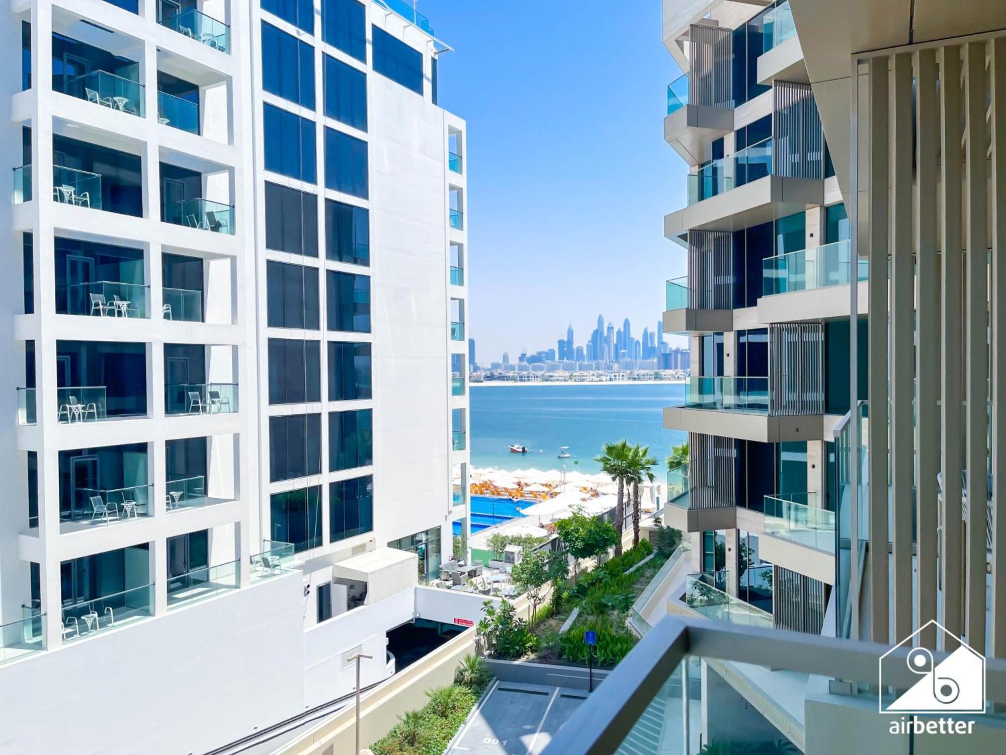 Seafront Serenity Palm Escape With Pool Access Appartement