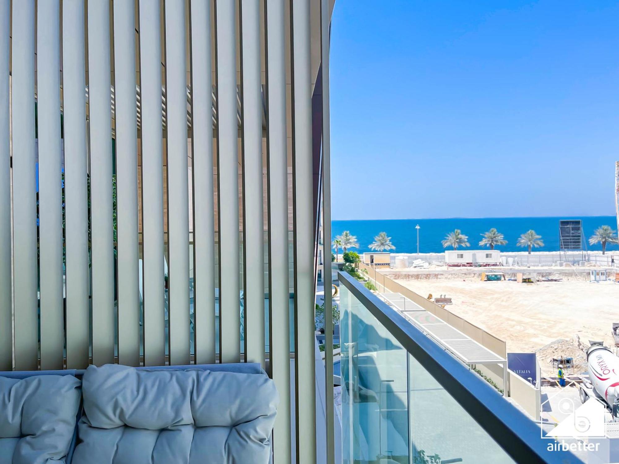 Seafront Serenity Palm Escape With Pool Access * Dubai