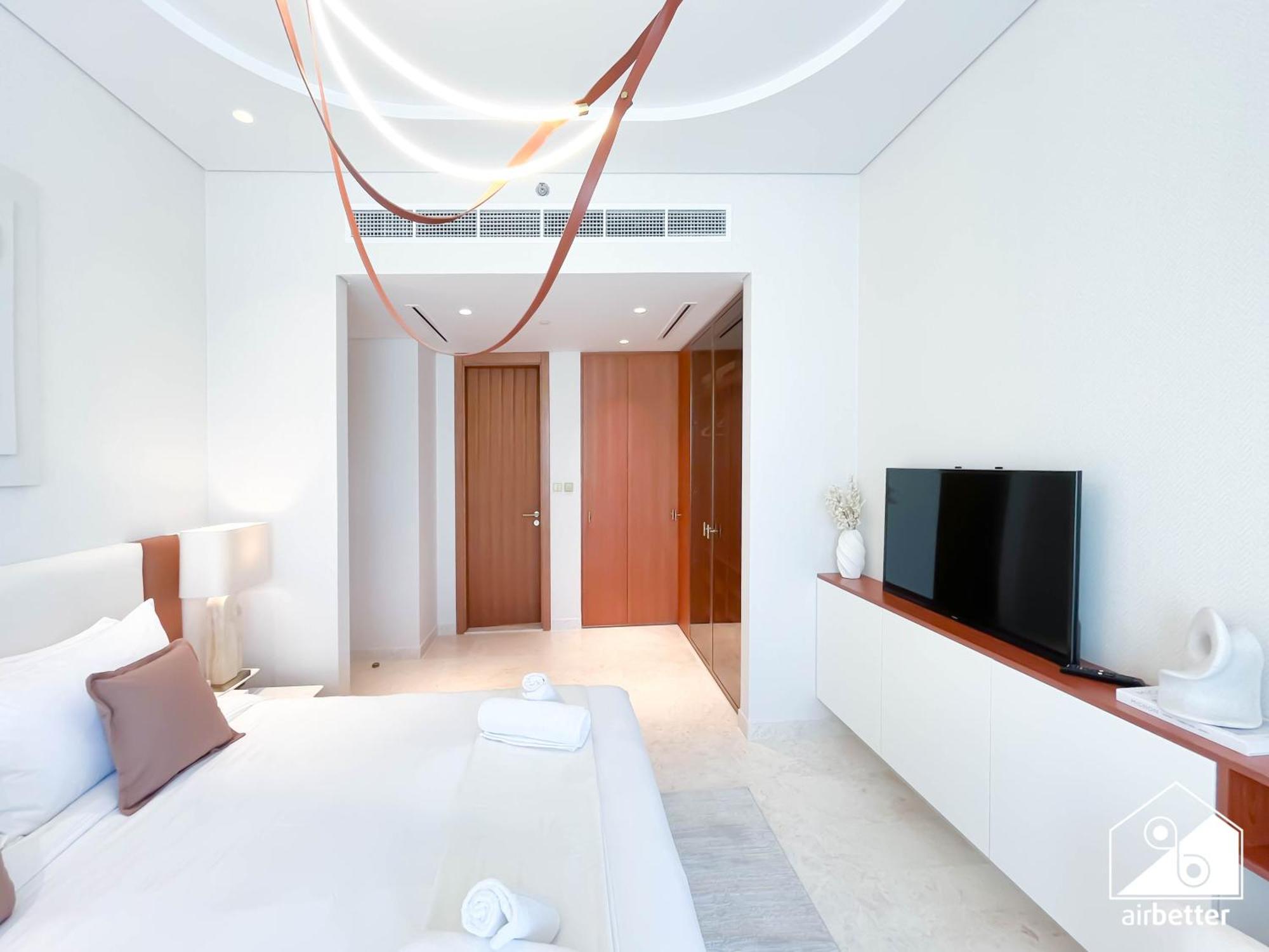 Seafront Serenity Palm Escape With Pool Access * Dubai