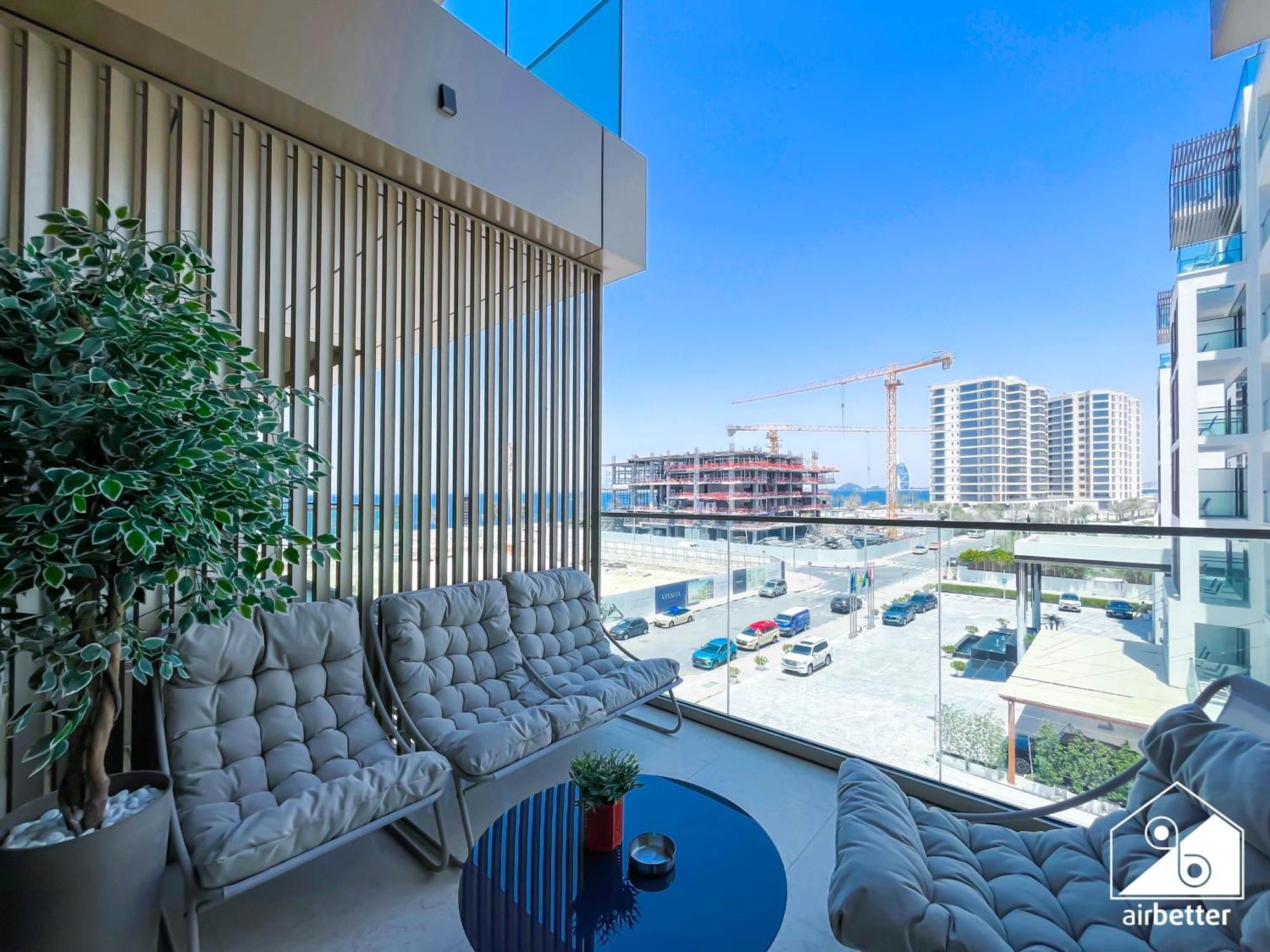 Seafront Serenity Palm Escape With Pool Access Appartement