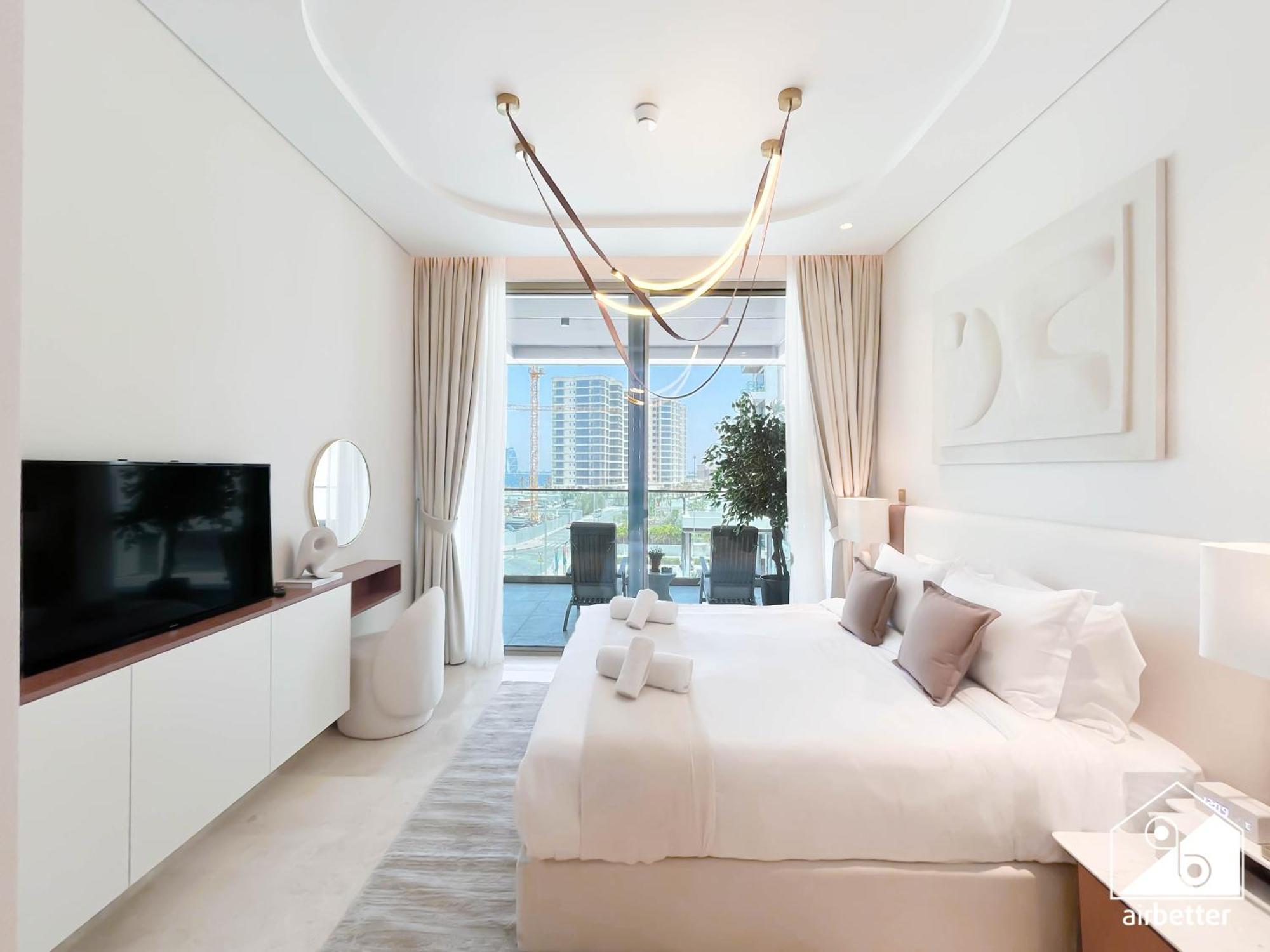 Seafront Serenity Palm Escape With Pool Access Dubai